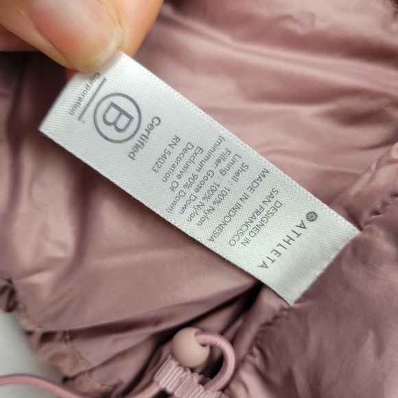 Athleta Womens Down Puffer Vest Hooded Rose Mauve Size‎ Small Lightweight Hiking - Picture 8 of 16